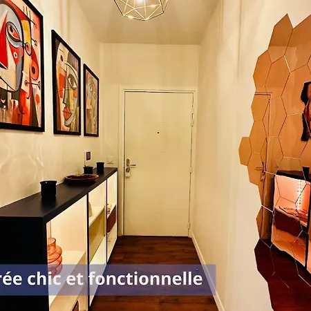 Chic & Cosy - Private Parking - Between Paris & Disneyland - 5min Trainstation, Big Mall Apartment