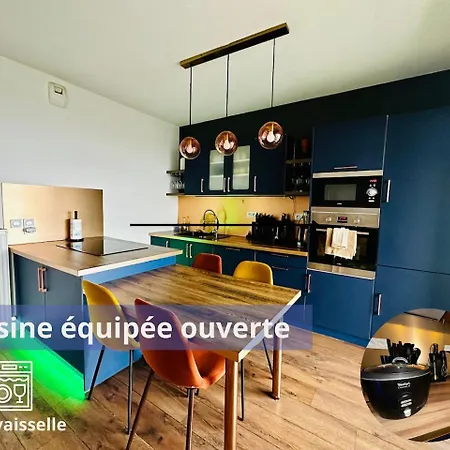 Chic & Cosy - Private Parking - Between Paris & Disneyland - 5min Trainstation, Big Mall Apartment *