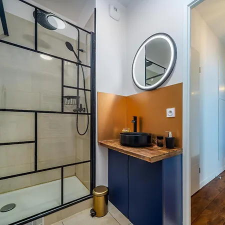 Chic & Cosy - Private Parking - Between Paris & Disneyland - 5min Trainstation, Big Mall * Noisy-le-Grand