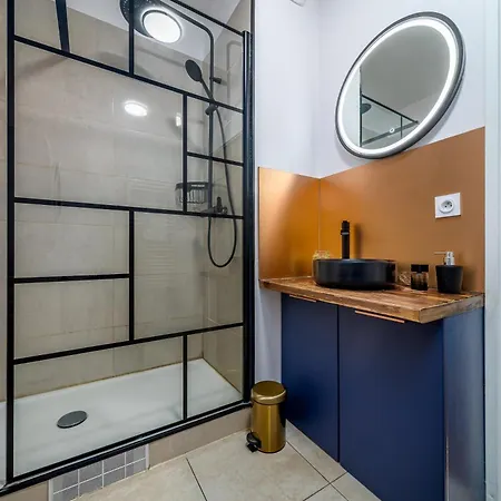 Chic & Cosy - Private Parking - Between Paris & Disneyland - 5min Trainstation, Big Mall * Noisy-le-Grand