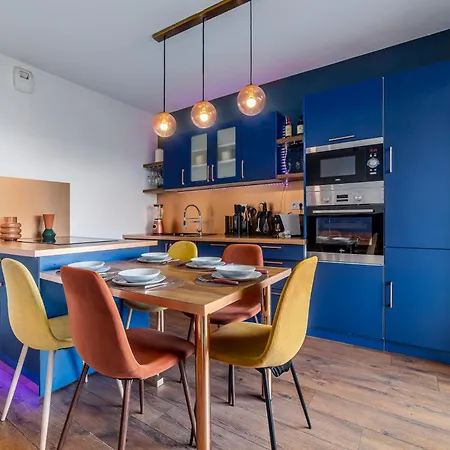 Chic & Cosy - Private Parking - Between Paris & Disneyland - 5min Trainstation, Big Mall