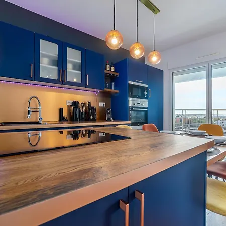 Chic & Cosy - Private Parking - Between Paris & Disneyland - 5min Trainstation, Big Mall נואזי-לה-גראן