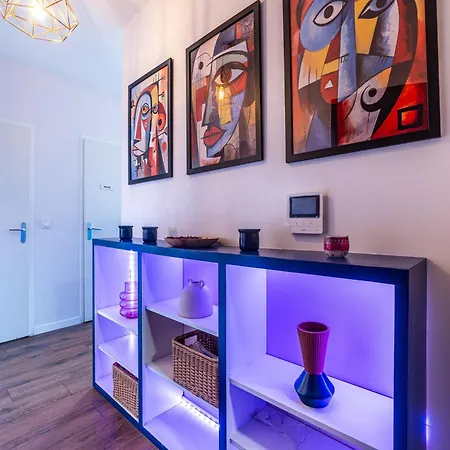 Chic & Cosy - Private Parking - Between Paris & Disneyland - 5min Trainstation, Big Mall נואזי-לה-גראן