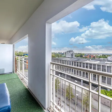 Chic & Cosy - Private Parking - Between Paris & Disneyland - 5min Trainstation, Big Mall *