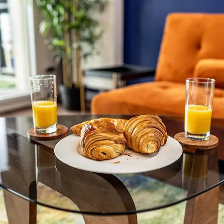 Appartement Chic & Cosy - Private Parking - Between Paris & Disneyland - 5min Trainstation, Big Mall Noisy-le-Grand