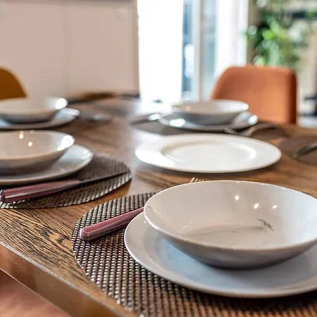 Chic & Cosy - Private Parking - Between Paris & Disneyland - 5min Trainstation, Big Mall * Noisy-le-Grand